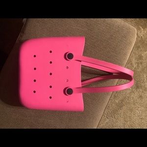 CLOSET CLEANOUT‼️Rubber Tote 👜